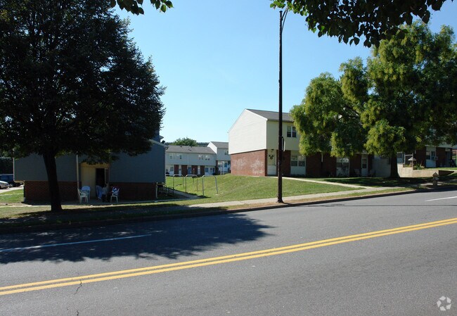Photo - 700 Building