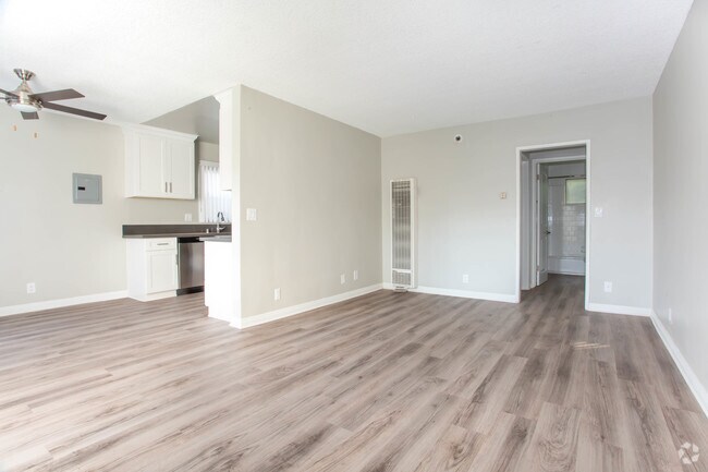 1BR, 1BA-693 SF