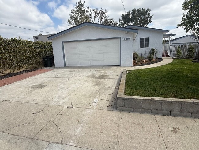 Building Photo - Cute Home Calling