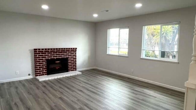 Photo - 1281 Saratoga Ave