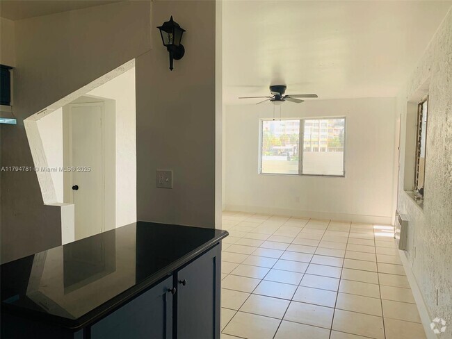 Building Photo - 16651 NE 20th Ave Unit 1 Rental