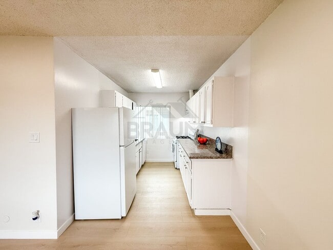 13129 Oxnard St Unit 18