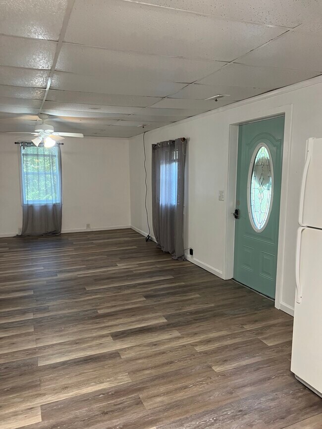 Front doo - 1624 Armstrong Rd Unit Apt #2