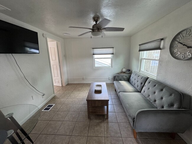 Photo - 102 NE Craven St