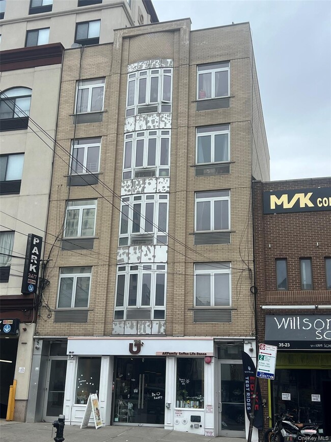 Building Photo - 35-21 Farrington St Unit 2FL