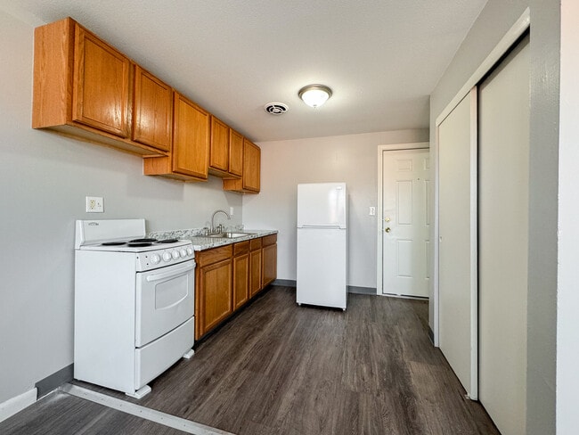 Photo - 165 Sigourney St