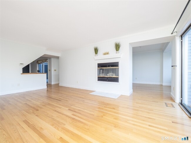 Photo - 36 Wilton Crst Unit 36