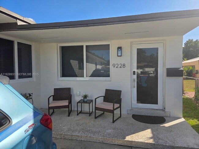 Building Photo - 9228 SW 37th St Unit 9228