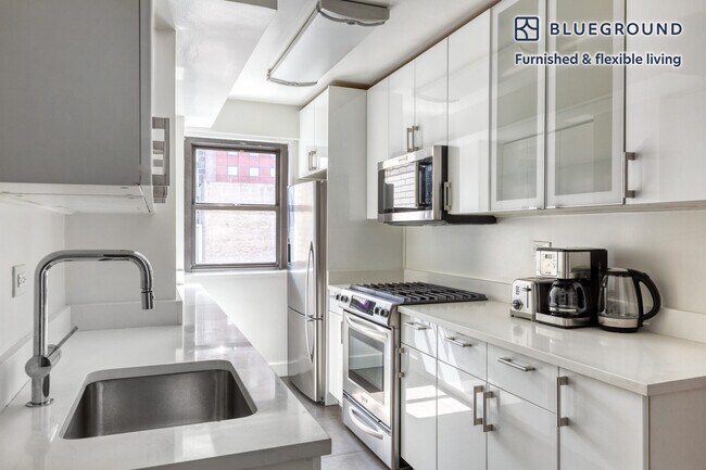 Photo - 279 E 44th St Unit FL19-ID801