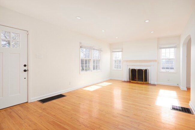 Photo - 208 S Clark St