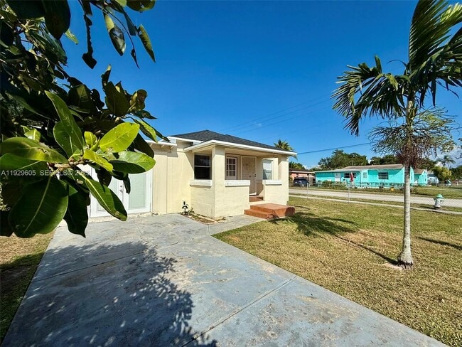 Building Photo - 2403 Scott St