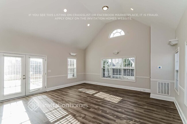 Photo - 17 Windermere Bend NW