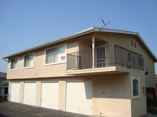 Building Photo - 1309 Vía Santiago Unit D