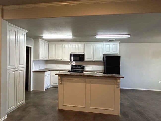 Photo - 3211 108th St