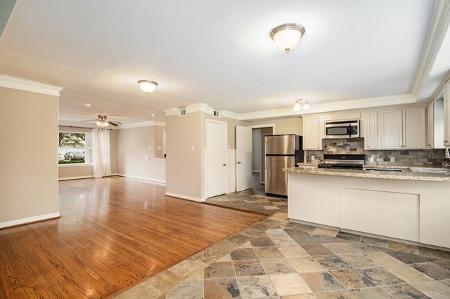 Photo - 8418 Lorrie Dr