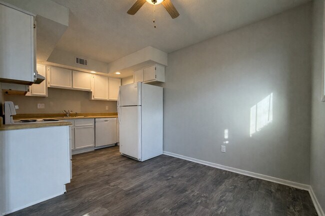 Photo - 2501 E 50th St