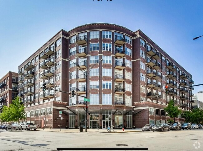 Building Photo - 1000 W Adams St Unit 3 bedroom w. doorman Rental
