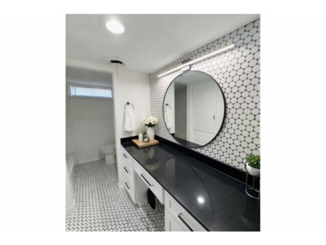 Photo - 8406 Foxwood Ln