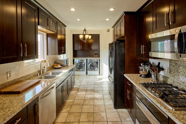 Photo - 817 10th St Unidad 206