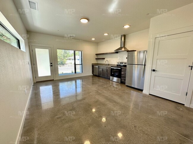 Photo - 301 Parker St