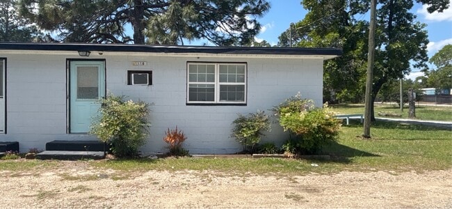 Building Photo - 1110 Charlie Dr