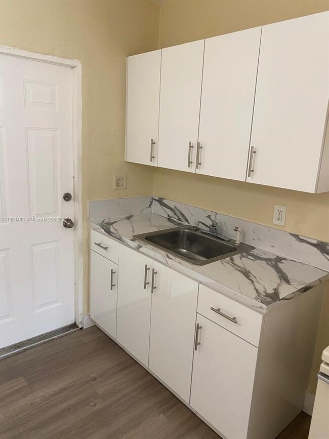 Building Photo - 1111 SW 2nd St Unit 1111 Rental