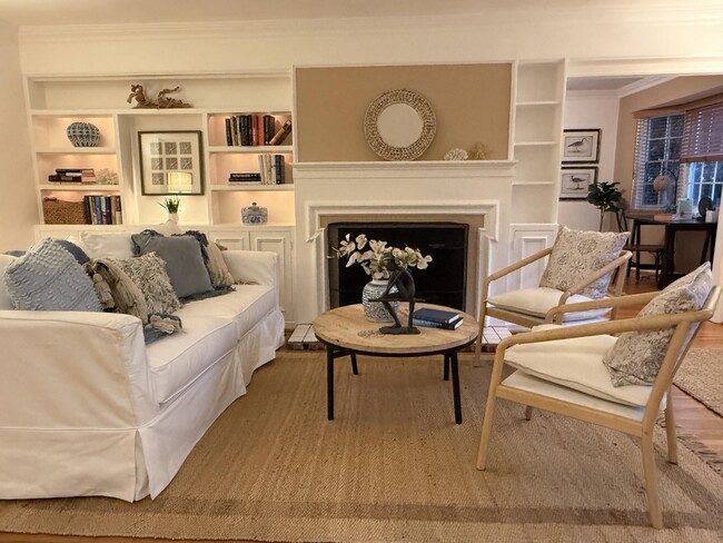 Photo - 2321 State St