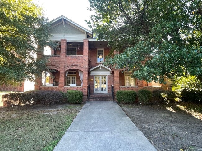 Building Photo - 1268 College St