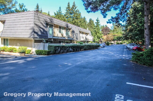 Building Photo - 9907 NE 124th St Unit #814
