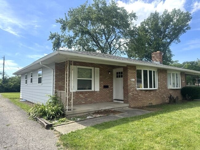 Building Photo - 3971 Far Hills Dr Unit 3971