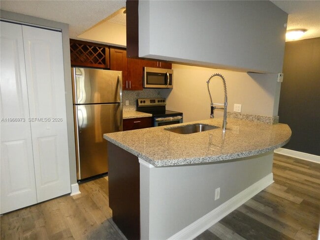 Building Photo - 5740 Rock Island Rd Unit 291