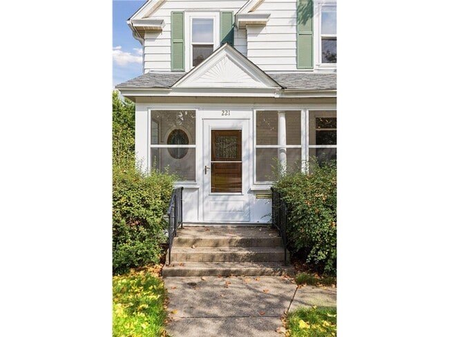 221 11th Ave N