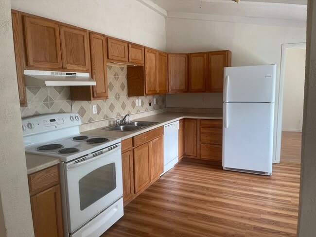 Photo - Large downstairs 4 Bedroom apartment in Winston