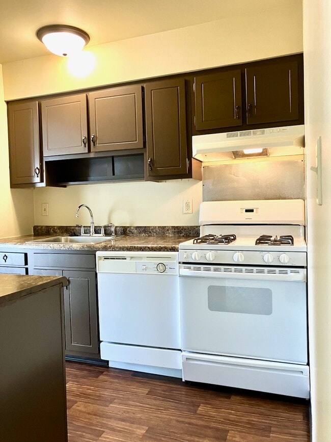 Kitchen View 1 - 2910 Gardentown Dr SW Unit 9