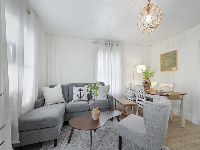 Photo - 406 N 3rd Ave