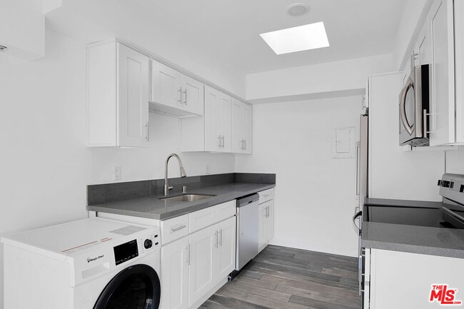 Photo - 1610 S Beverly Glen Blvd