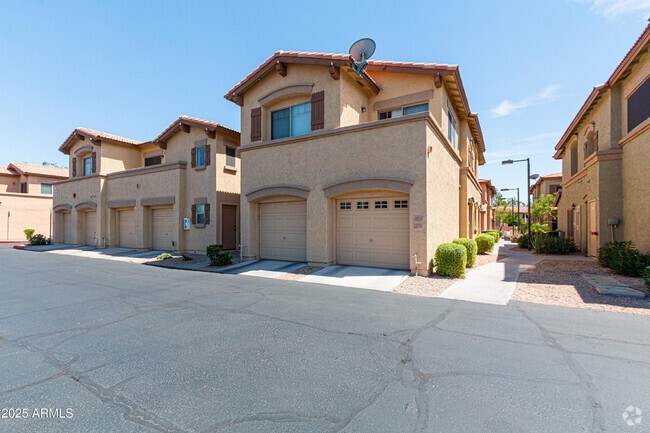 Building Photo - 805 S Sycamore Rental