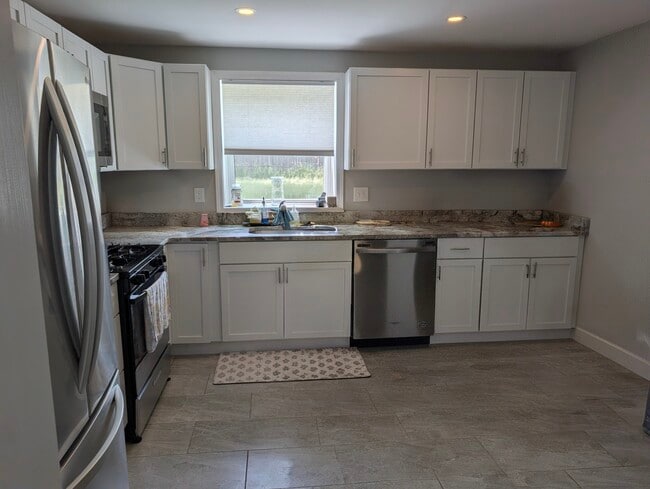 Eat in kitchen - 60 Cecilian Ave Unidad West Revere 1 bedroom