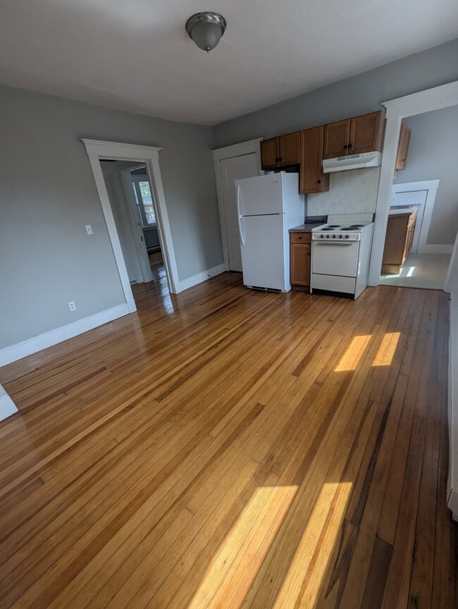 Building Photo - 465 Woodward Ave Unit 3 Rental