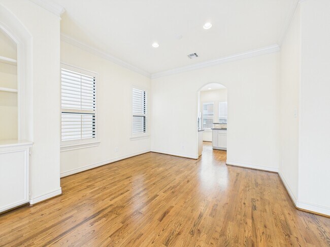 Photo - 11025 Sherwood Grv