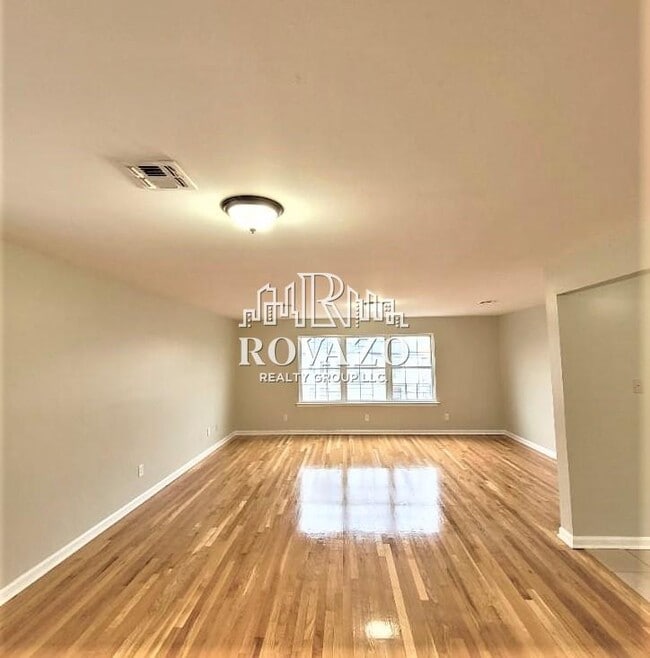 Photo - 82 Hawthorne Ave