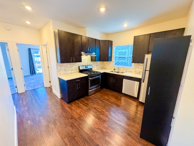 Building Photo - 835 35th St Rental