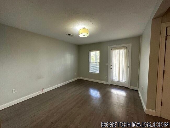 Photo - 194 Maverick St Unidad 1