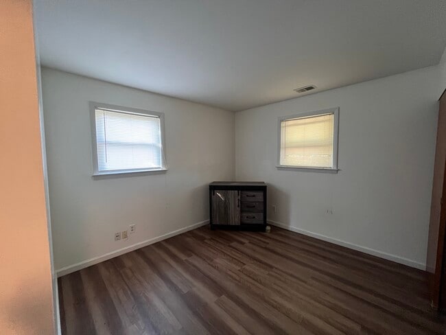 Photo - 5756 Kendon St