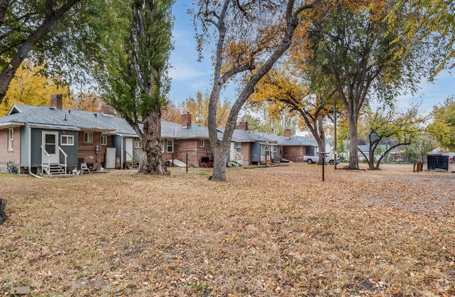 Building Photo - 730 Custer St Rental