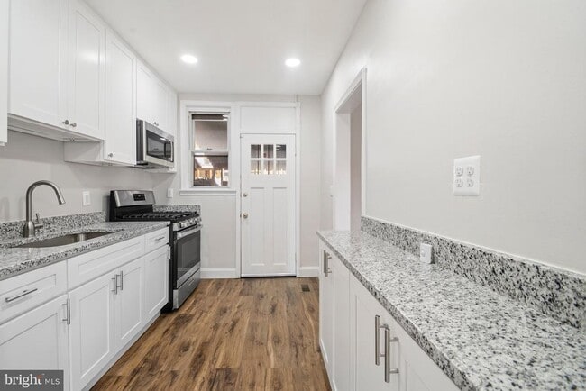 Photo - 3426 Parklawn Ave