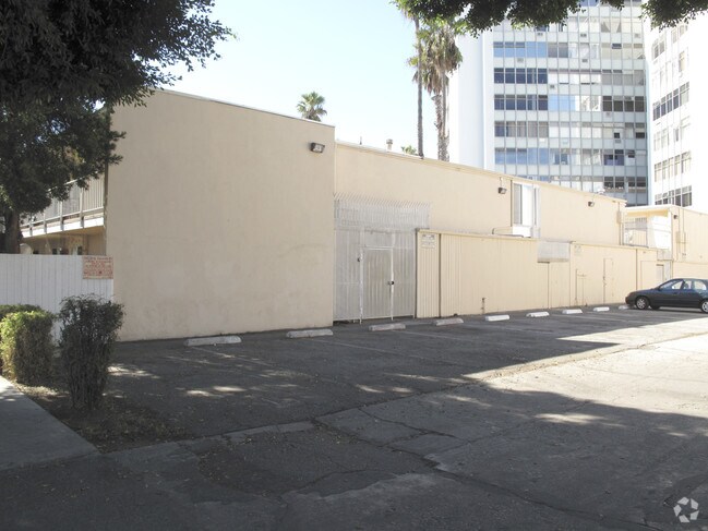 Parking Lot - 633 E 1st St