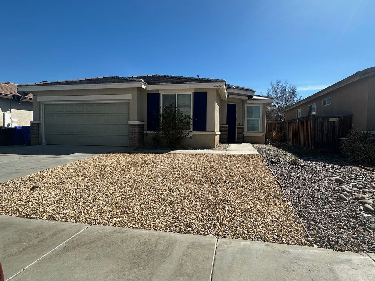 4 BEDROOM VICTORVILLE HOME - 4 BEDROOM VICTORVILLE HOME