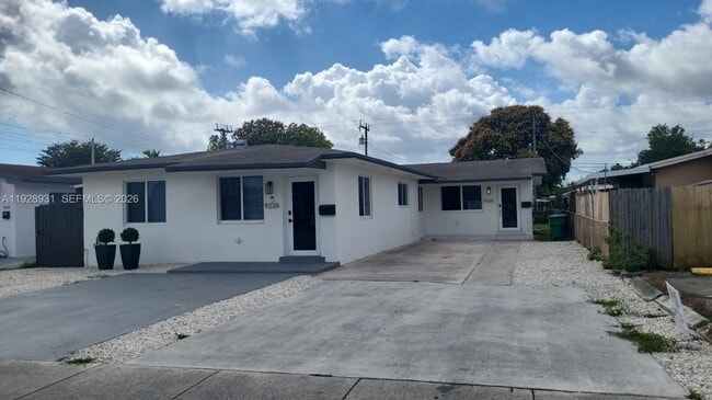 Building Photo - 9228 SW 37th St Unit 9228