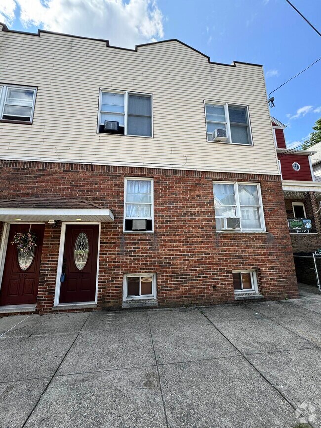 Building Photo - 114 W 4th St Unit 3 Rental
